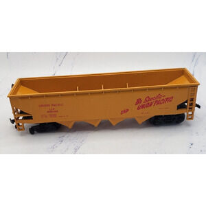 HO Model Train Yellow 4 Bay Hopper Car Union Pacific 518125